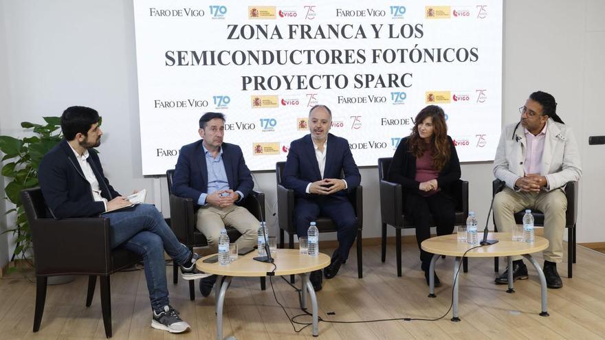 Desde la izquierda: Adrián Amoedo, Francisco Díaz, David Regades, Marta Castro y Francisco Soares.