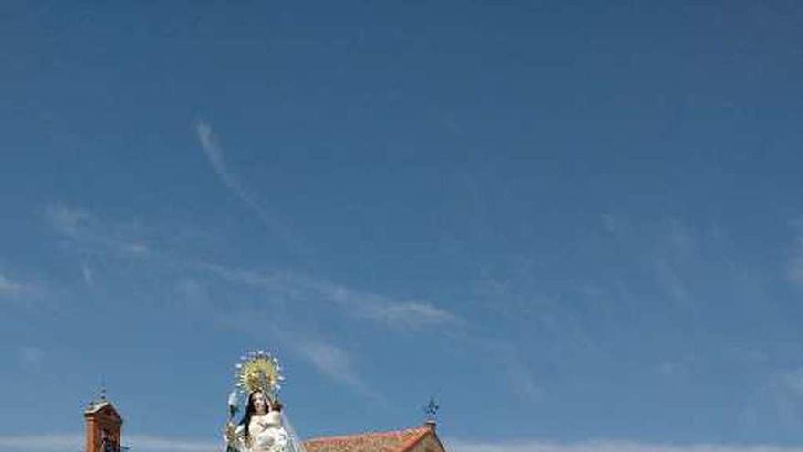 Procesión de la Virgen de Valdehunco.