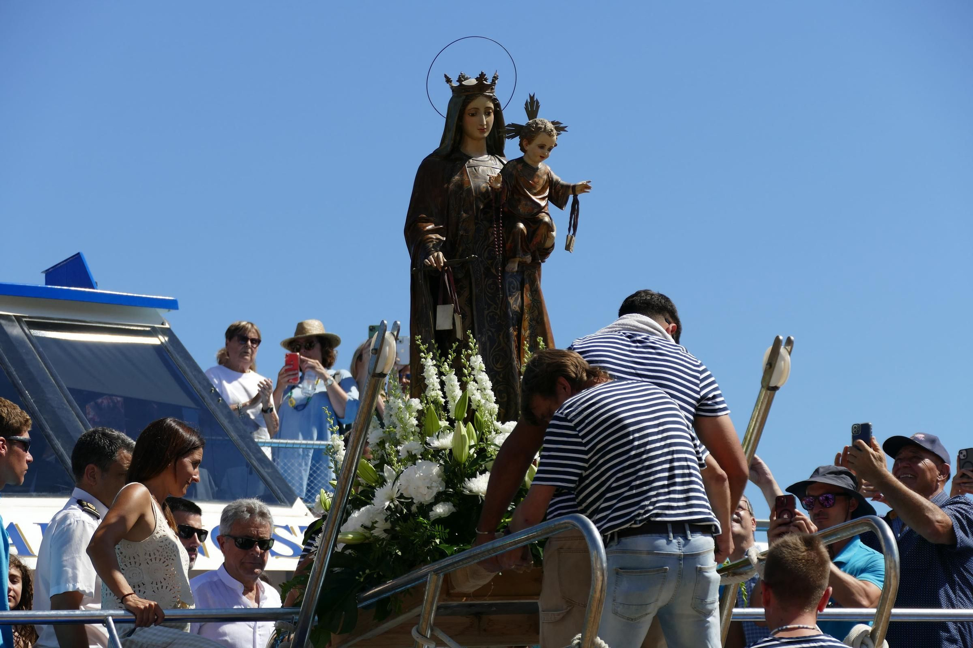 L'Escala commemora la Festa del Carme amb un sentit homenatge a les persones grans i a les seves arrels marineres