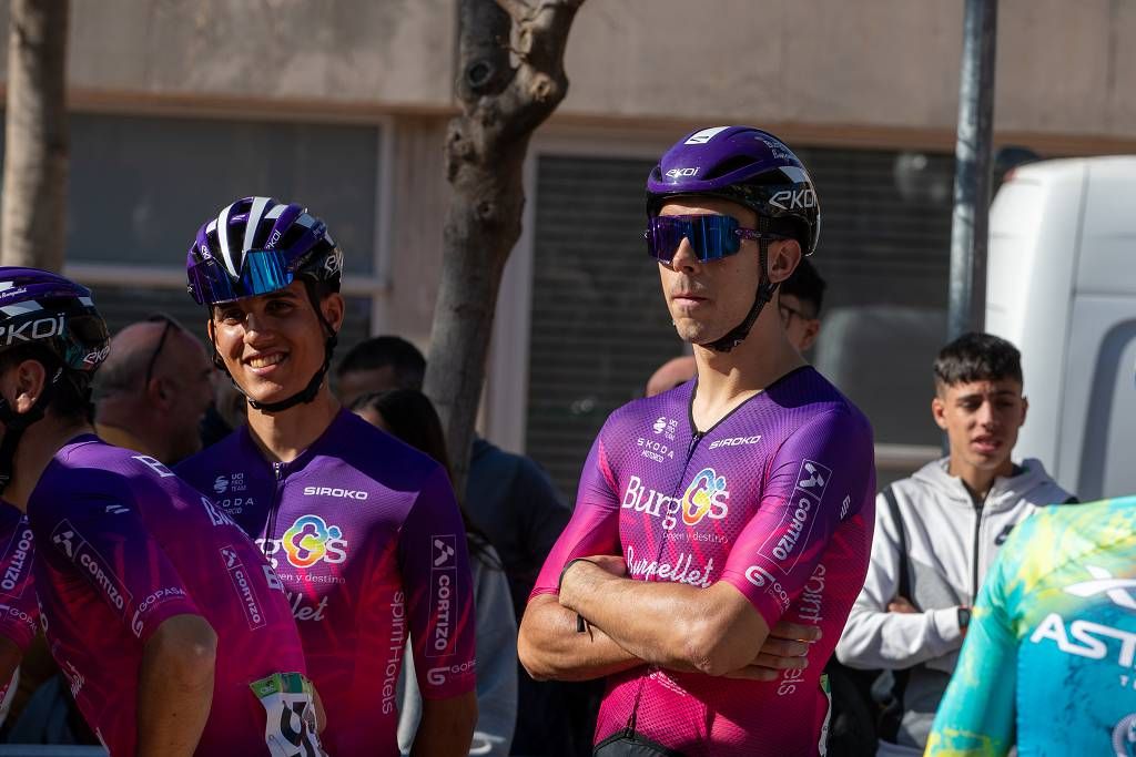 Vuelta Ciclista a Murcia: imágenes de la salida en Jumilla
