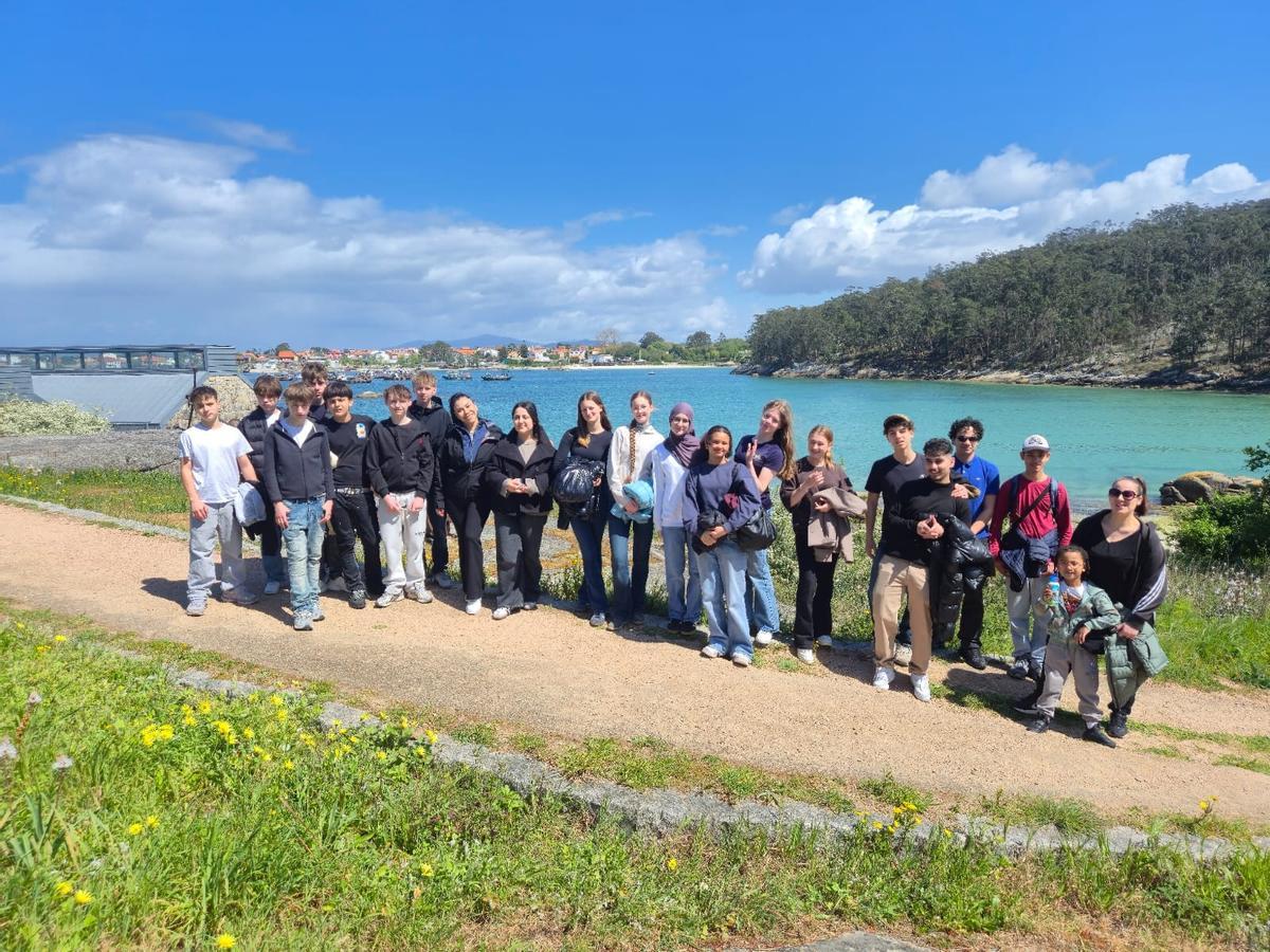 Foto de grupo de los estudiantes de intercambio en O Grove.