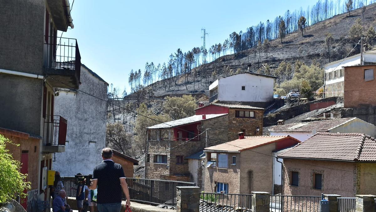 El regreso a casa deja alivio y heridas entre los vecinos de Las Hurdes: "El paisaje ha quedado arrasado"