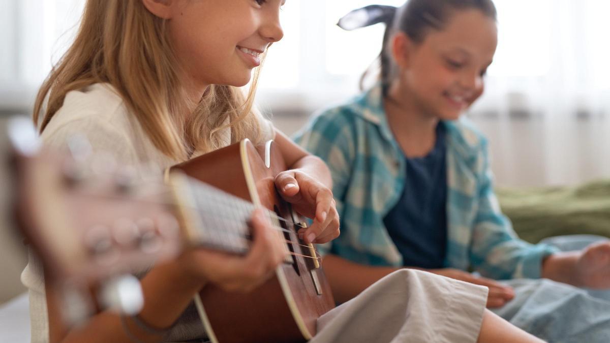kids playing around calm cosy spaces (1)