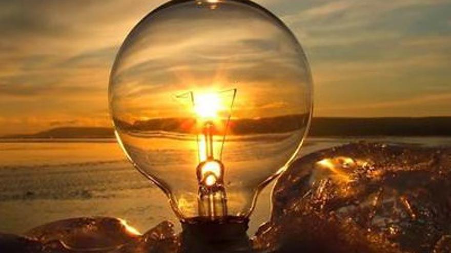 Consejos para ahorrar en la factura de la luz este verano