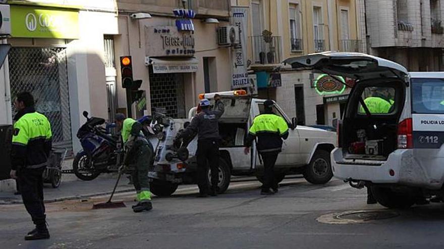 La Policía Local interviene en un accidente en Entenza, travesía de la N-340 en Alcoy.