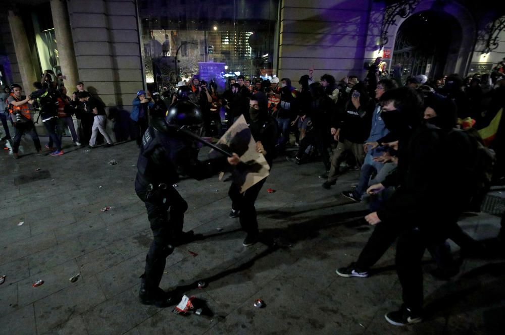 Protesta frente a la Jefatura de Vía Laietana