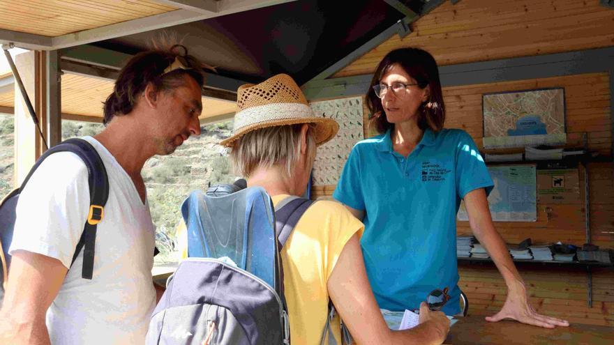 Pedagogia als parcs naturals: 47 informadors consciencien els visitants de com actuar en espais protegits