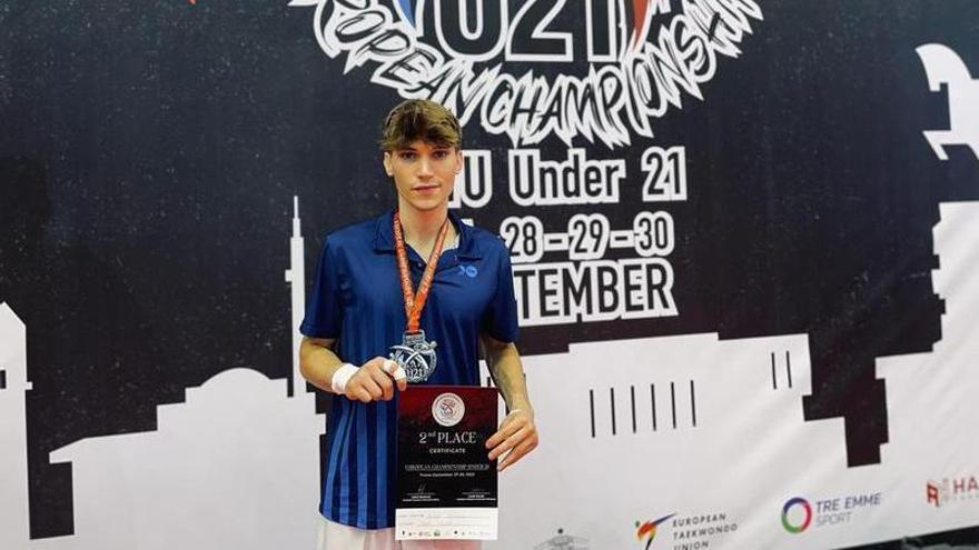 Hugo Arillo sigue al alza y se lleva la plata del Europeo sub’21 de taekwondo