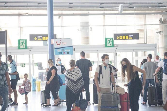 Llegada de un vuelo de TUI a Fuerteventura