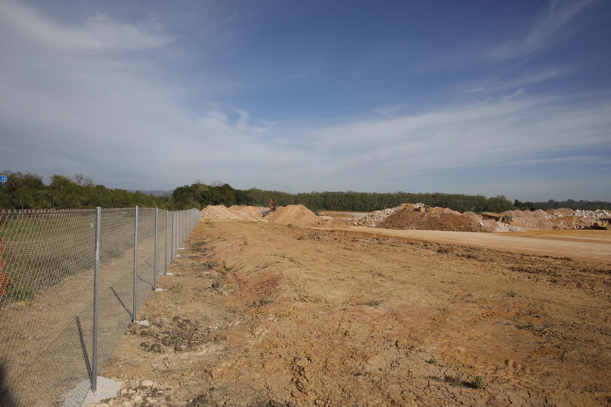 Despliegue y avance de las obras de Amazon en la parcela de Bobes