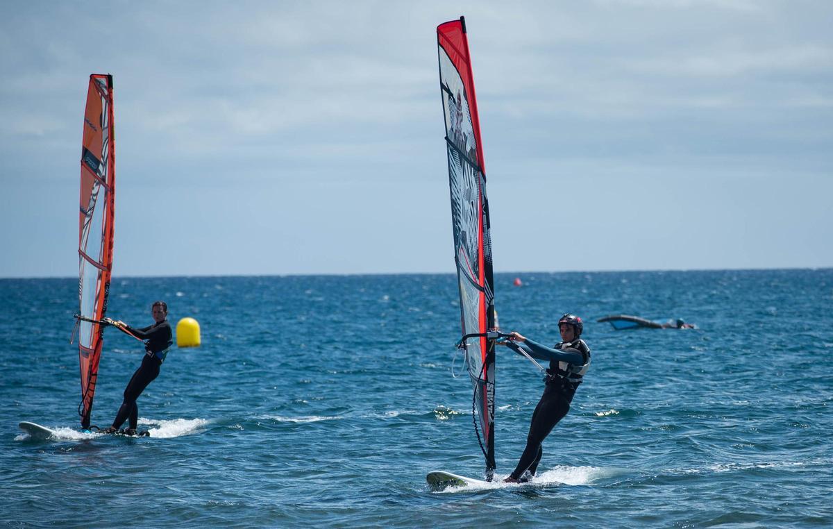 El Médano es uno de los lugares preferidos de los amantes de los deportes acuáticos.