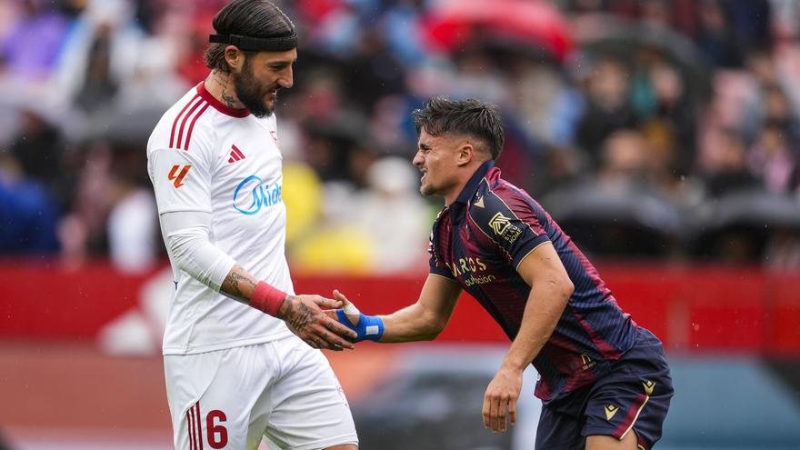 Nemanja Gudelj, tras la derrota del Sevilla FC ante el Levante: "No sé qué está pasando"