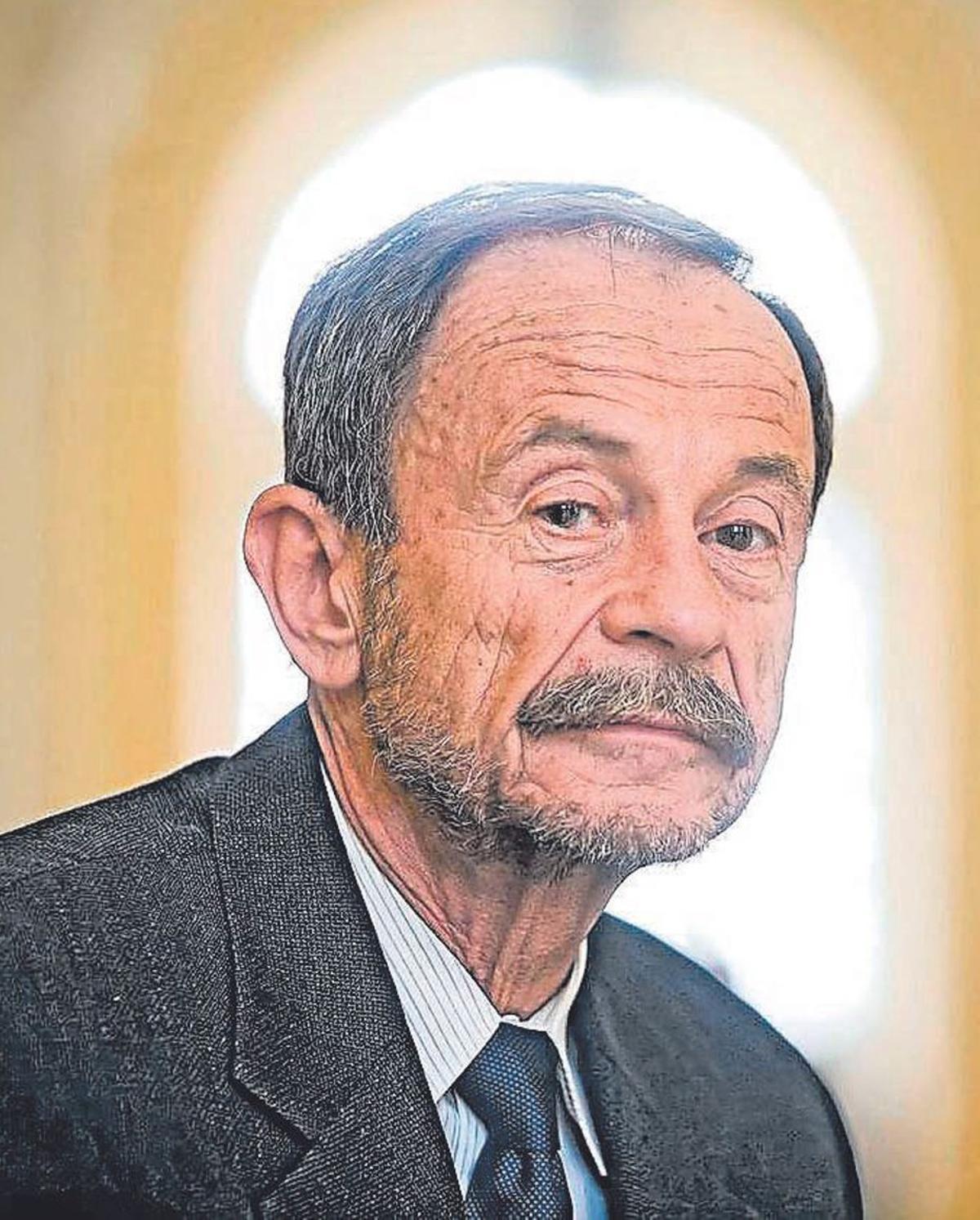 Adam Przeworski.