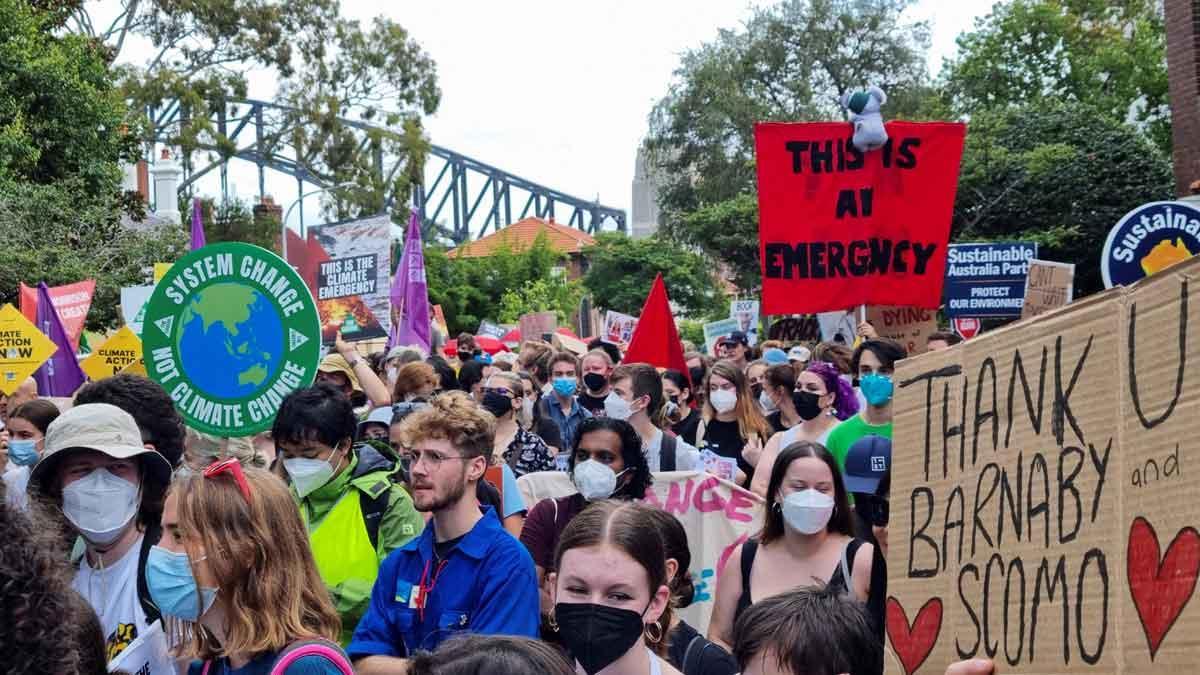 Estudiantes participan en la huelga global por el clima en Sidney.