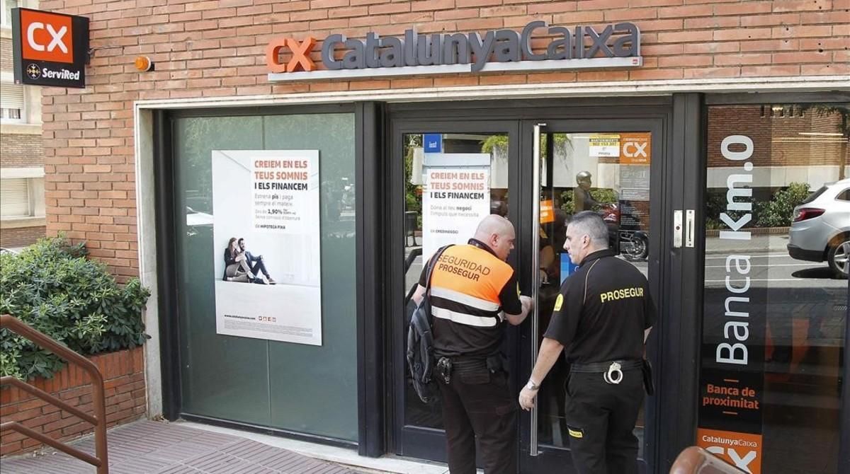 icoy34583176 gra283  barcelona 05 07 2016   dos personas de una empresa d160705161856