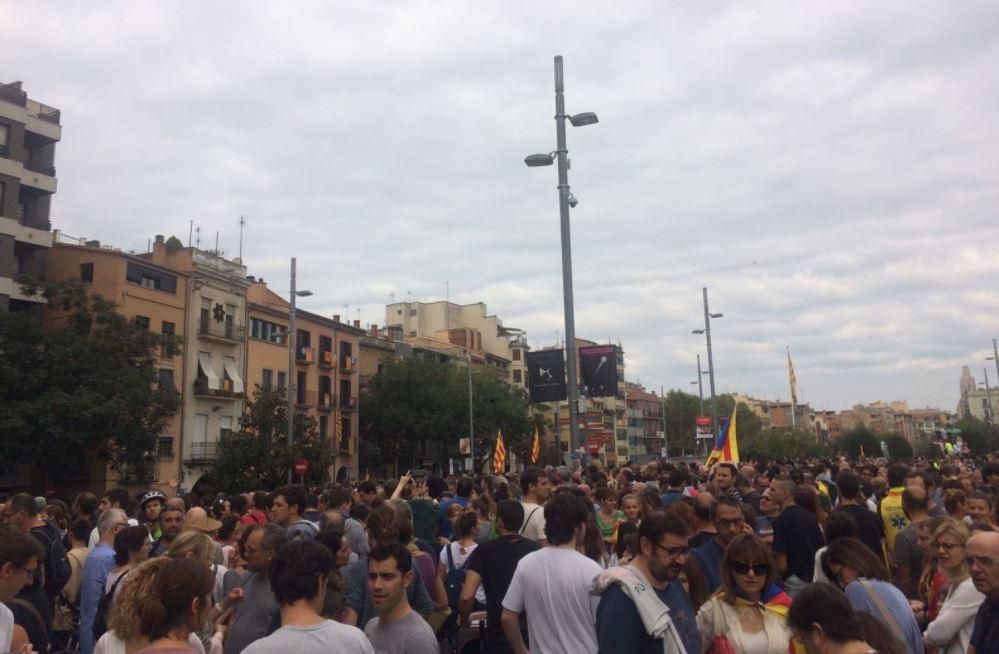 Concentració a la seu de la Generalitat a Girona