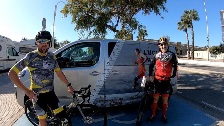 Raúl Zambrana y Kini Carrasco, en plena preparación del Europeo de duatlón previsto en Punta Umbría.