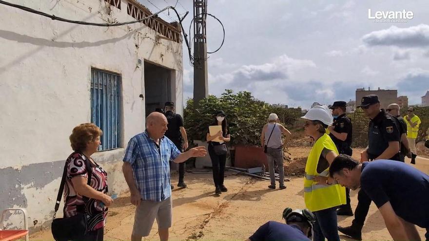 Así ha comenzado el derribo de las casas expropiadas por la ronda de Carlet