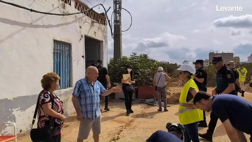 Así ha comenzado el derribo de las casas expropiadas por la ronda de Carlet
