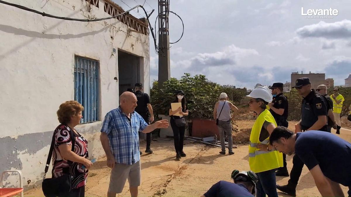 Así ha comenzado el derribo de las casas expropiadas por la ronda de Carlet