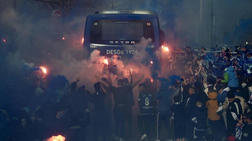 Las imágenes de la salida de los jugadores del Real Oviedo del Carlos Tartiere