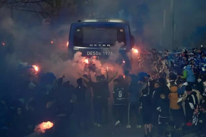 Las imágenes de la salida de los jugadores del Real Oviedo del Carlos Tartiere