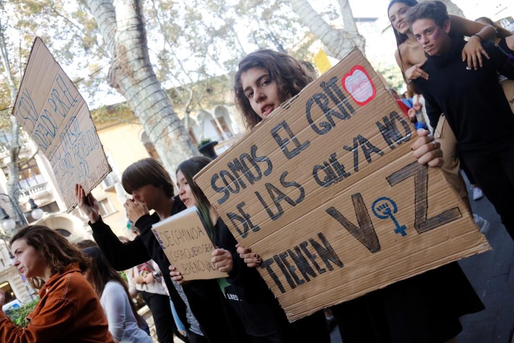 Un millar de estudiantes protestan en Palma por el machismo