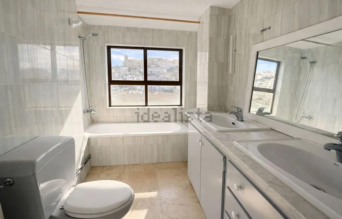 A la venta un ático en Ibiza con unas vistas de 360 grados "que quitan el aliento”: desde Dalt Vila a Talamanca