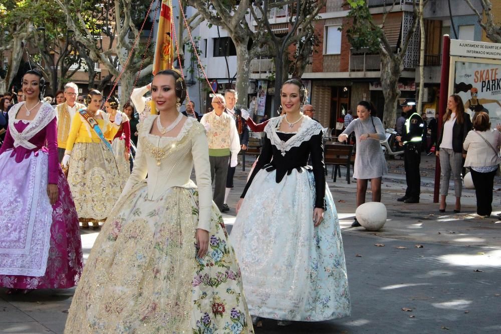 Las cortes de honor acudieron hasta la parada en la Ermita, puesto que después tenían que marcharse a la misma procesión, pero en el Marítimo.