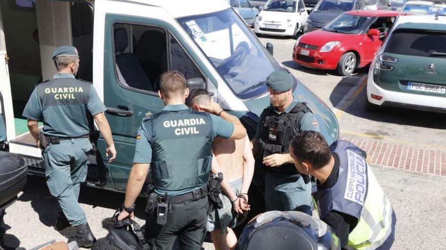 Guardia Civil, Policía y Aduanas, en una operación antidroga en Ibiza