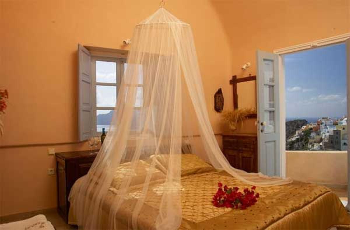 Art Maisons Luxury Santorini Hotels: Aspaki &amp; Oia Castle