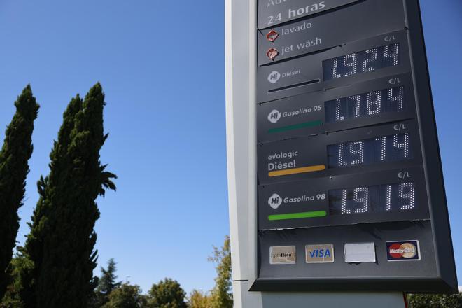 Los descuentos del Gobierno dan la vuelta al surtidor: el diésel vuelve a ser más barato que la gasolina por primera vez desde el inicio de la guerra