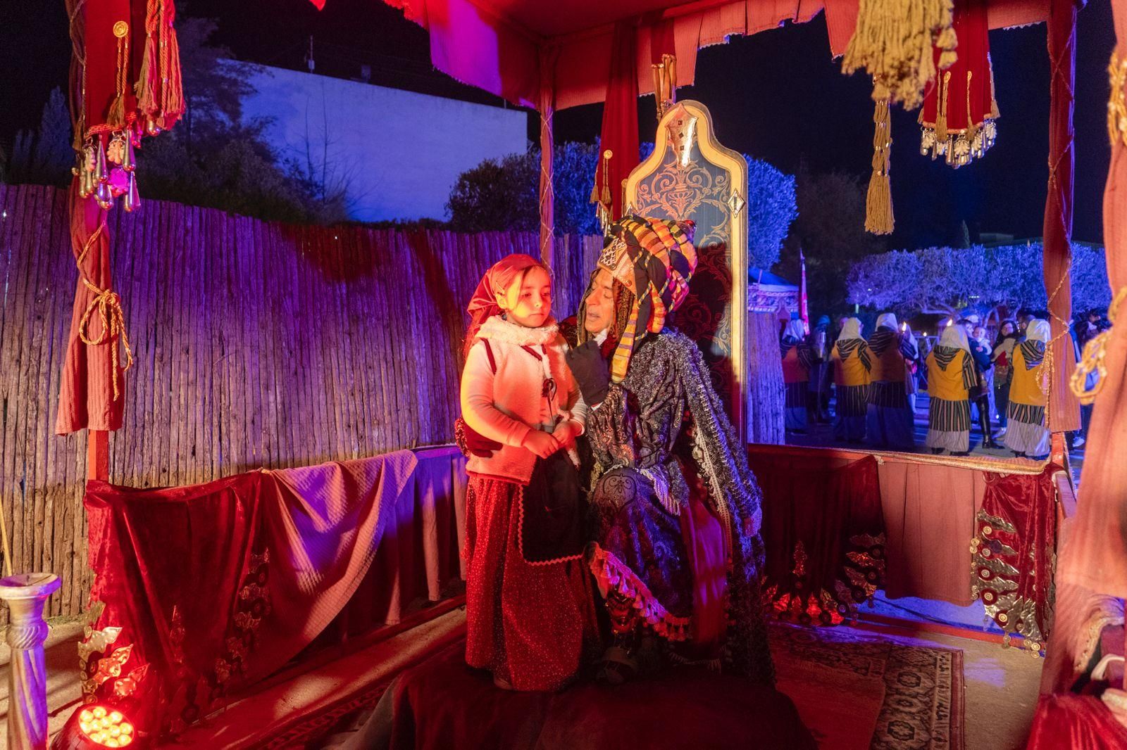 La Vila Joiosa recibe a los Reyes Magos por la puerta grande