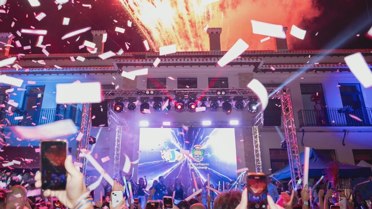 El apartado musical contará con actuaciones destacadas de artistas y grupos.