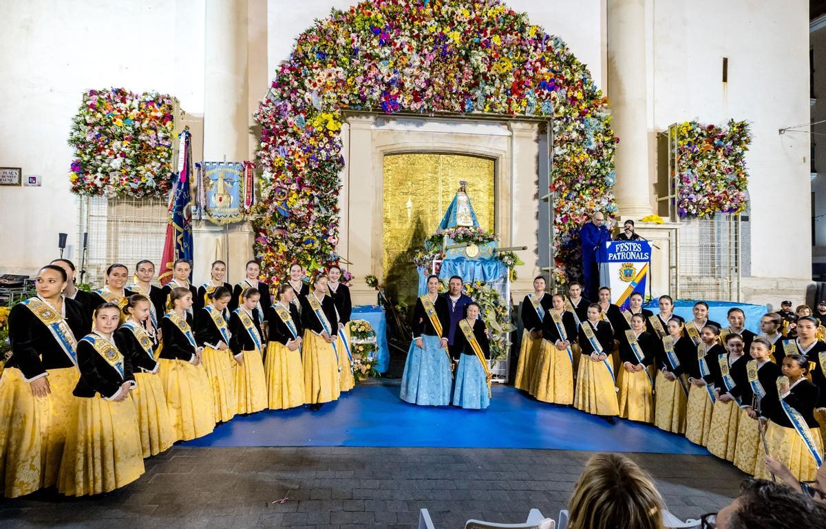 Un momento de la ofrenda floral en Benidorm