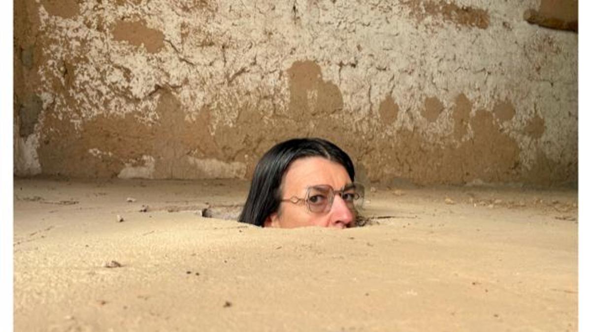 Miss Beige, 'Pensar es más difícil que creer'.