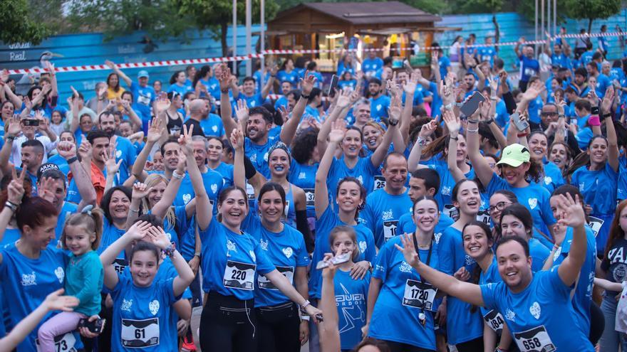 Córdoba vuelve a vestirse de azul en la carrera nocturna por el autismo