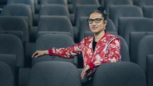 Àngels Margarit, directora artística del Mercat de les Flors, en las butacas de la sala con mayor capacidad del espacio, la Maria Aurèlia Capmany.