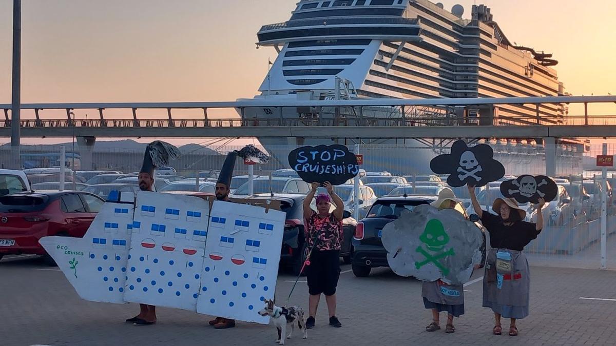 Extintion Rebelion, contra los cruceros en Ibiza.
