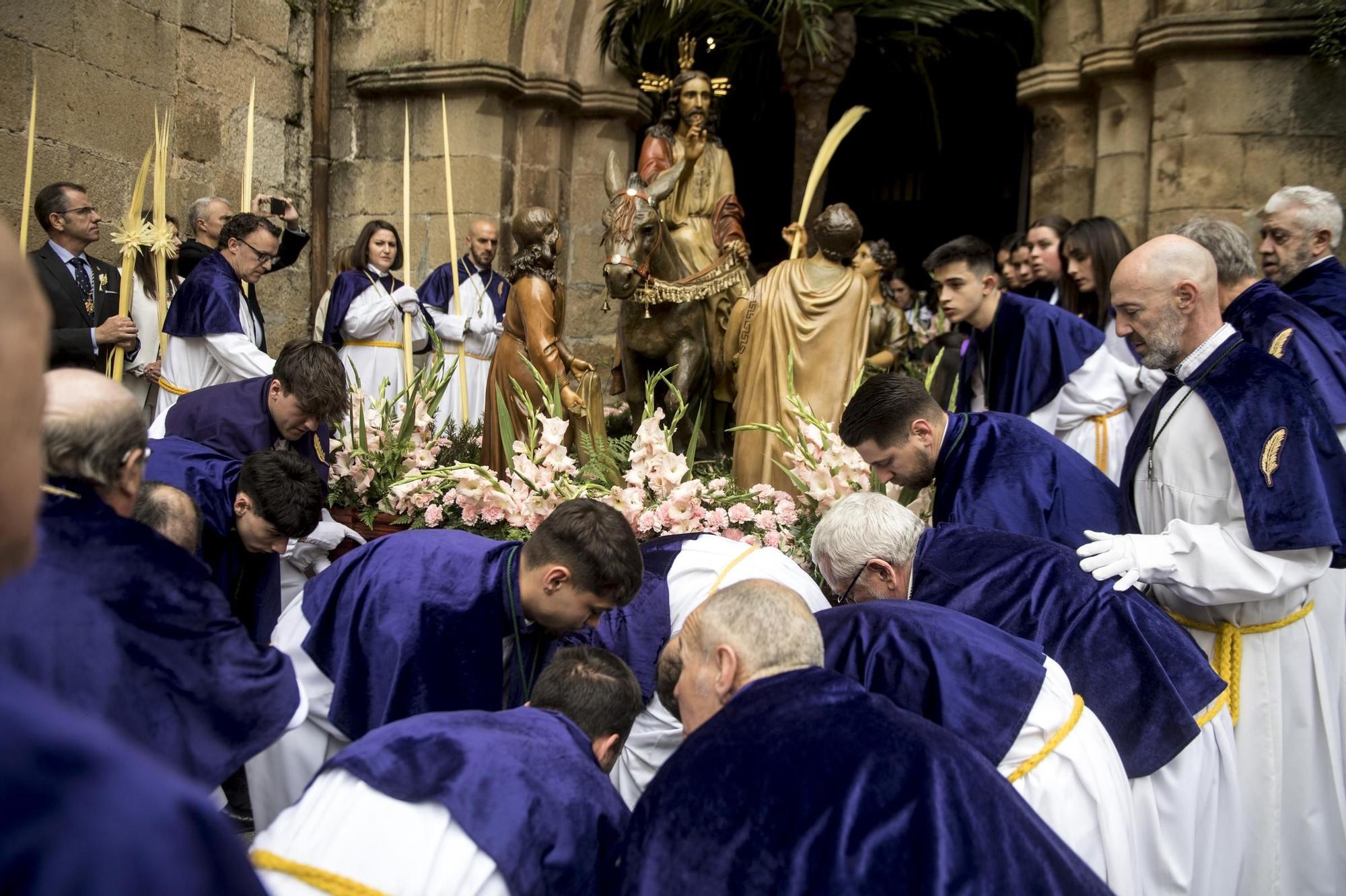 Cáceres se entrega en masa a su Domingo de Ramos