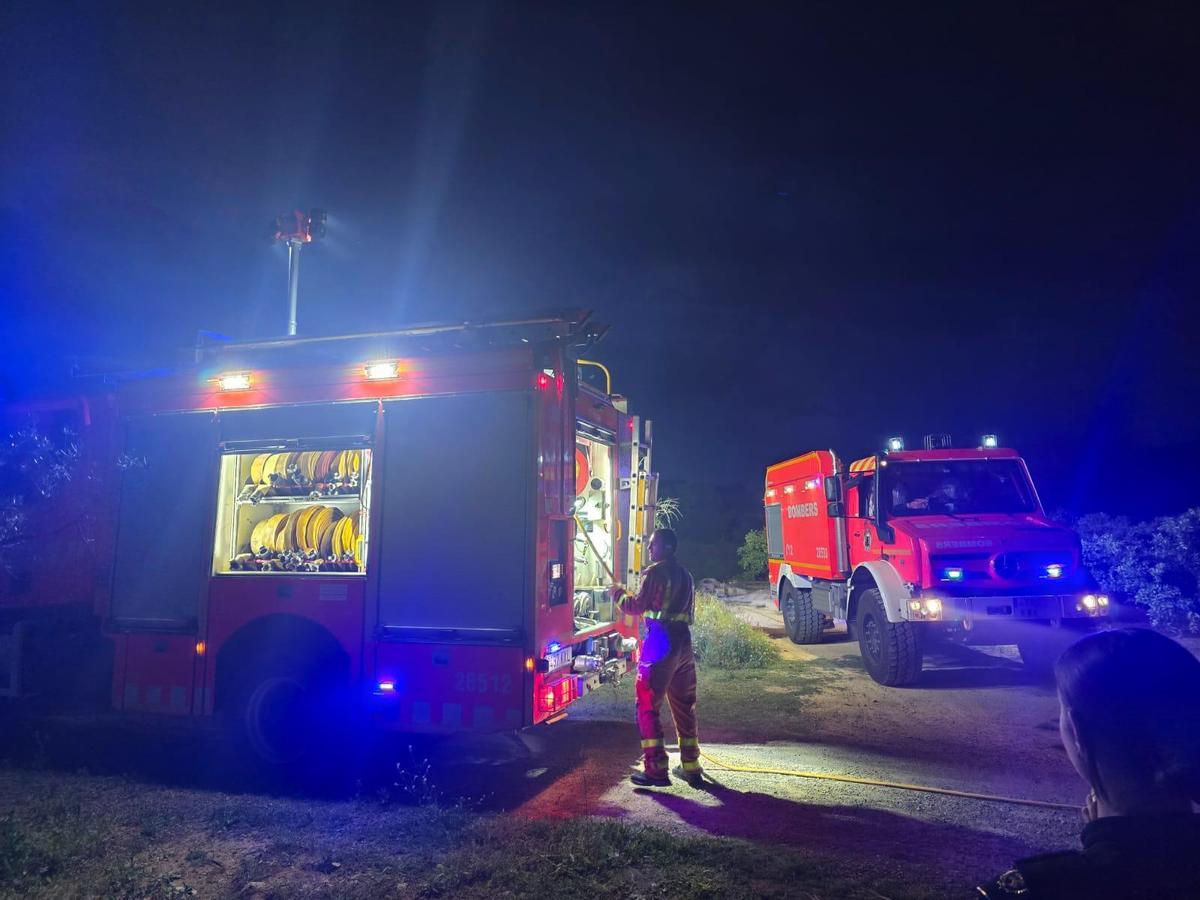 Dos dotaciones trabajan en la zona del conato.