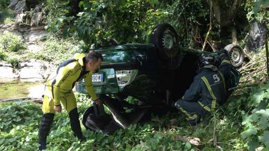 Una mujer resulta herida en un accidente en Laviana