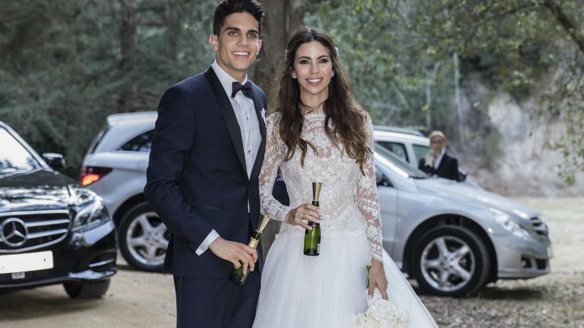 Marc Bartra y Melissa Jiménez recién casados