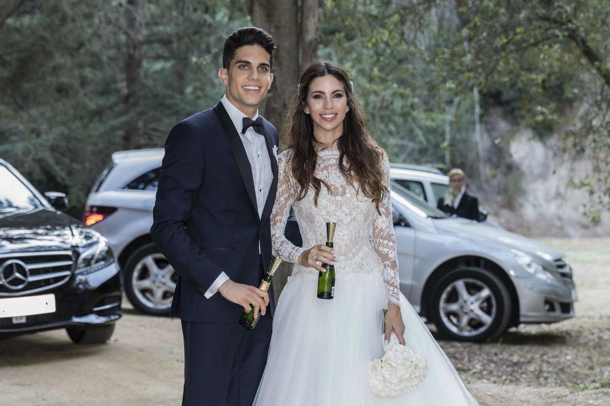 Marc Bartra y Melissa Jiménez recién casados