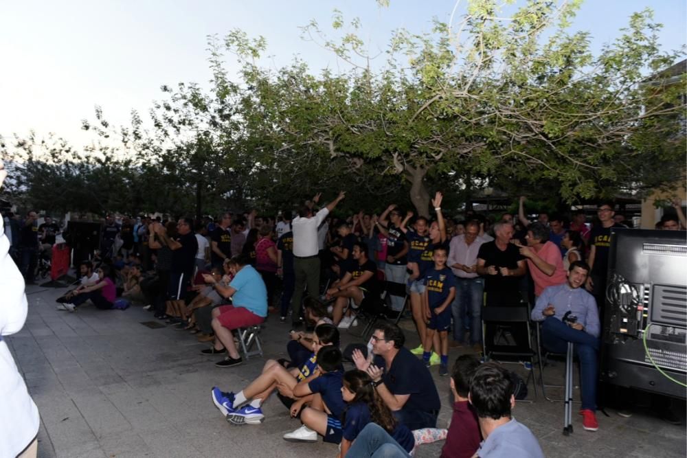 Los aficionados del UCAM lo celebran desde la universidad