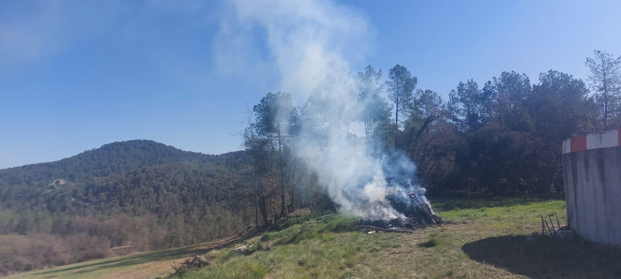 Els cossos d'emergencies fan en un primer exercici conjunt a Avinyó per simular un gran incendi