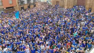 EN IMÁGENES: Locura azul en las calles de Oviedo para celebrar el ascenso del equipo a Primera División