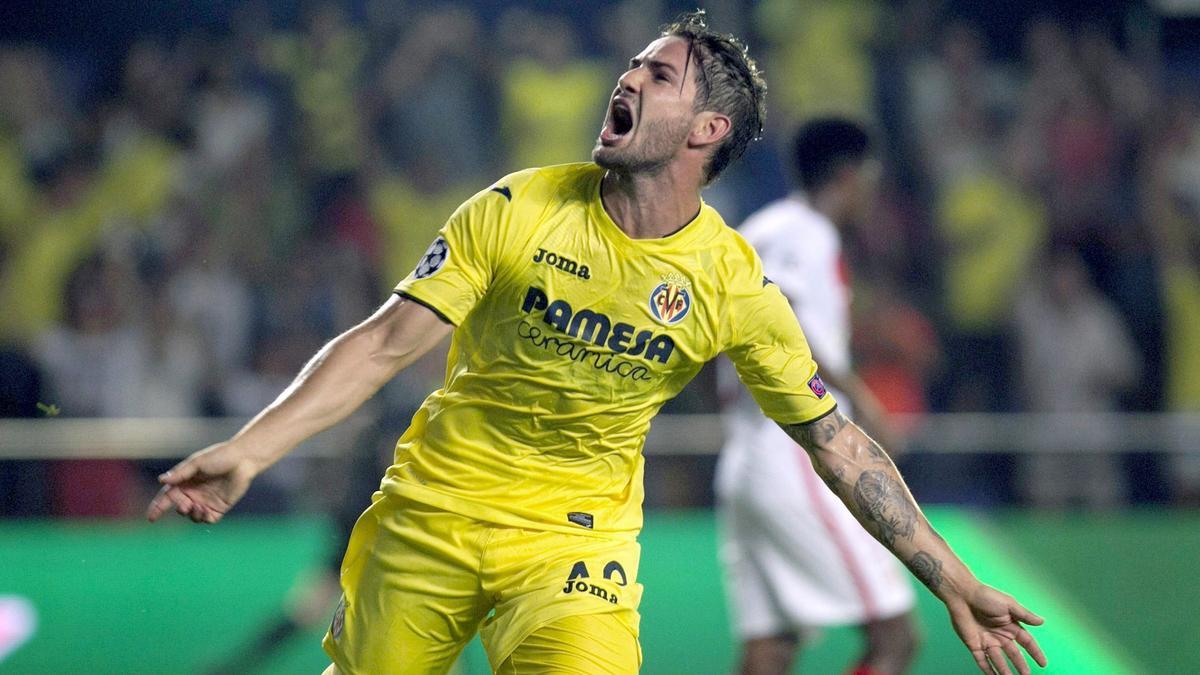 Alexandre Pato celebra un gol con la camiseta del Villarreal