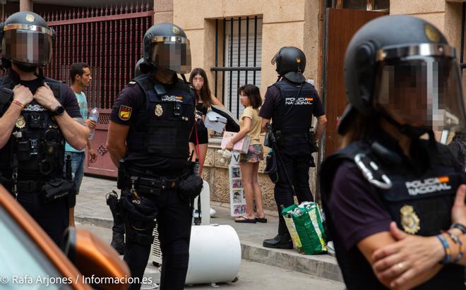 Desahucio por la fuerza de una pareja y sus dos hijas menores en La Florida