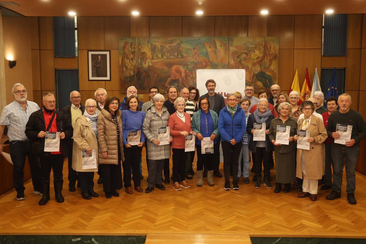 Alumnos del curso pasado durante el acto de graduación en el Concello.